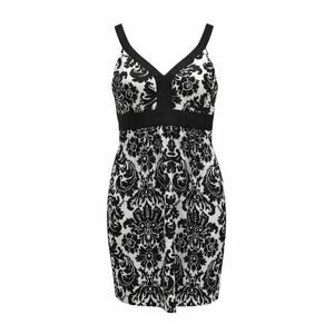 Loft black and white floral print fit & flare sleeveless dress size 6 B151